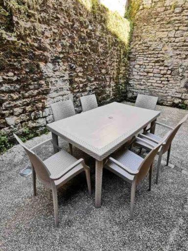 Appartement 3 Chambres Au Coeur Du Jura, Ideal Famille Salins-les-Bains Exterior foto